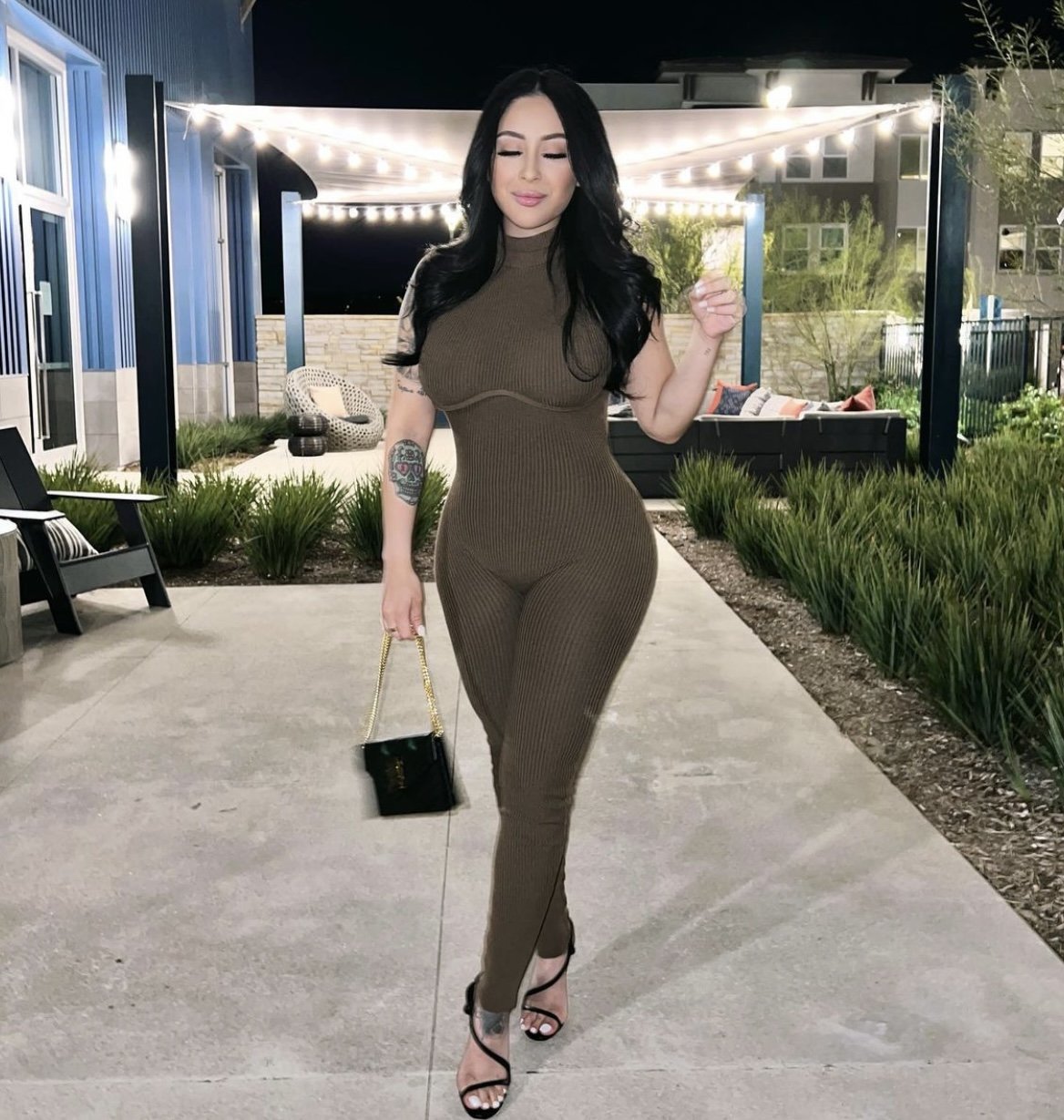 One of my fav Latinas I would destroy her #SlBLcxtT